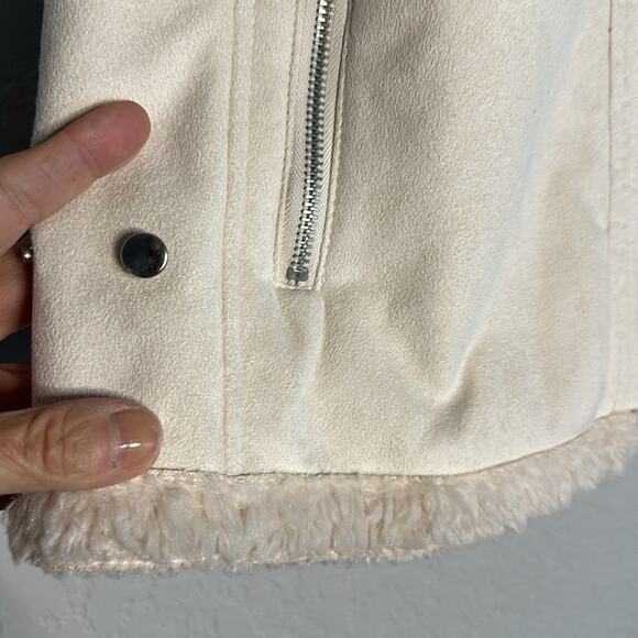 Altar’d State Faux Suede Fuzzy Vest Moto Cream Fall Preppy Zipper Soft Girl Cozy - Picture 6 of 8